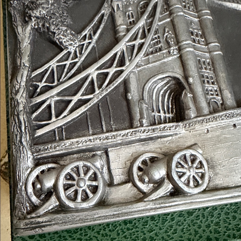 MARCUS DESIGNS London Tower Bridge Handmade in England Wall Relief - Picture 2 of 12